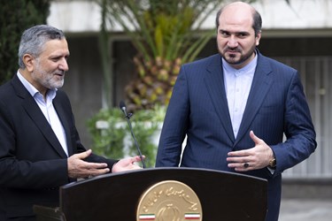 محسن منصوری معاون اجرایی رئیس جمهور و صولت مرتضوی وزیر تعاون، کار و رفاه اجتماعی درحاشیه جلسه هیات دولت