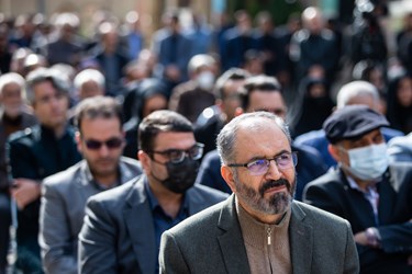 محسن مؤمنی شریف، نویسنده و رئیس سابق حوزه هنری در مراسم تشییع پیکر مرحوم  غلامرضا سلیمانی