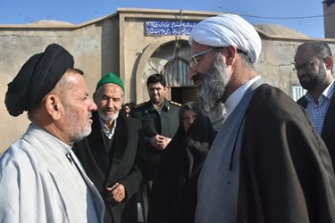 حضور نماینده ولی‌فقیه در استان سمنان در روستای احمدآباد و گفت‌وگو با مردم