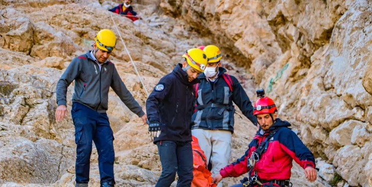 سقوط از کوه صفه اصفهان، 2 کشته و یک مصدوم بر جای گذاشت