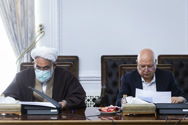 مسعود میرکاظمی رئیس سازمان برنامه و بودجه و حجت‌الاسلام محمدجعفر منتظری دادستان کل کشور در جلسه مجمع عمومی بانک‌ها