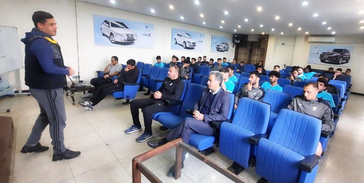 حضور مدیران باشگاه پیکان در جلسه فنی تیم فوتبال/خودروسازان قبل از پرسپولیس هم‌قسم شدند