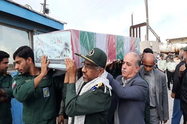 استقبال از پیکر پاک ۵ شهید گمنام در قشم