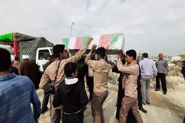 استقبال از پیکر پاک ۵ شهید گمنام در قشم