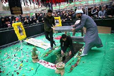مراسم تشییع و تدفین شهید گمنام در دانشکده فنی و حرفه‌ای منتظری مشهد
