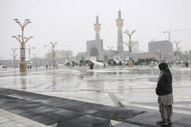   بارش برف در حرم مطهر امام رضا (علیه السلام)