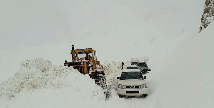 بارش برف ۲۲۸ محور روستایی استان قزوین را مسدود کرد