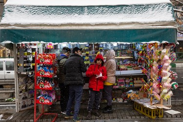 یک روز برفی درتهران 