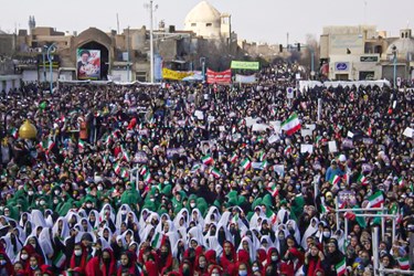 دیدار مردمی رئیس‌جمهور در «میدان امیرچخماق»