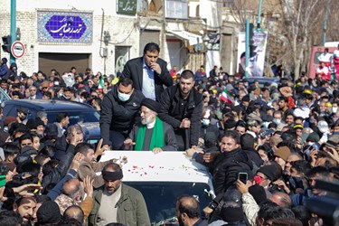دیدار مردمی رئیس‌جمهور در «میدان امیرچخماق»