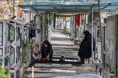 روز مادر؛ مادران در کنار شهدا