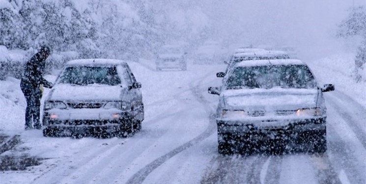 برف و کولاک باعث ترافیک سنگین در جاده ترانزیتی تربت حیدریه به مشهد و گناباد شد