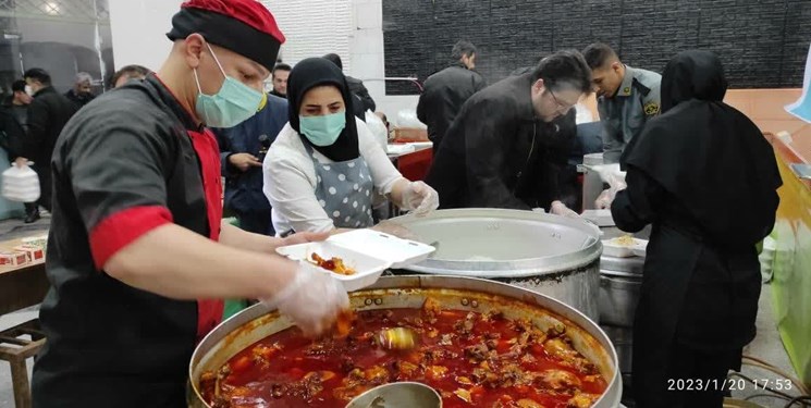 توزیع 1500 پُرس غذای گرم در سنندج از محل موقوفات ماهرخسار معتمدوزیری