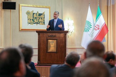 حسین امیرعبداللهیان وزیر امور خارجه در دو سده مذاکره در تاریخ دیپلماسی ایران