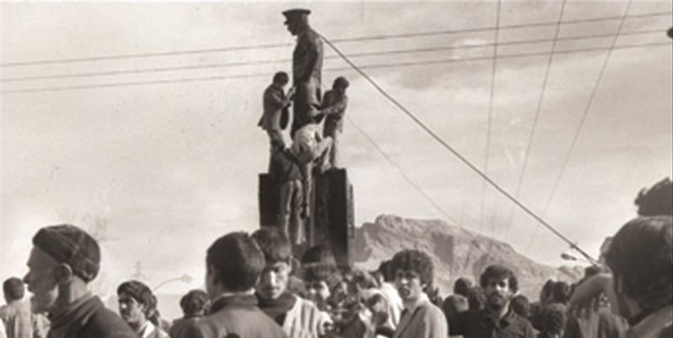 روایت فجر| روزی که تمام مجسمه‌های شاه فراری در شهر پایین کشیده شد