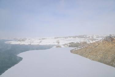سد زاینده رود در زمستانی برفی