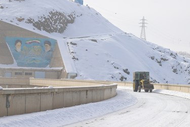 سد زاینده رود در زمستانی برفی