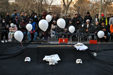 اجرای نبودن برای بودن  به کارگردانی سوران حسینی  از شهرمریوان  در هشتمین روز از جشنواره تئاتر فجر  پهنه رودکی 