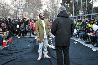 اجرای نبودن برای بودن  به کارگردانی سوران حسینی  از شهرمریوان  در هشتمین روز از جشنواره تئاتر فجر  پهنه رودکی 