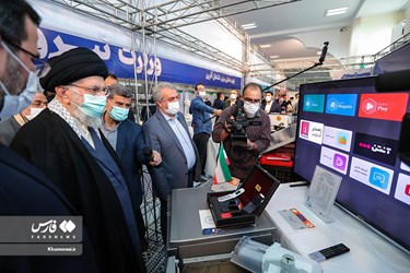 Supreme Leader Visits Exhibition of Domestic Industrial Capabilities