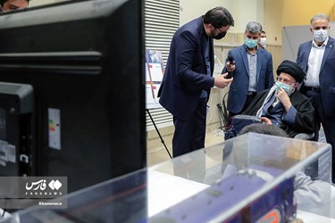 Supreme Leader Visits Exhibition of Domestic Industrial Capabilities