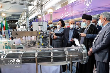 Supreme Leader Visits Exhibition of Domestic Industrial Capabilities