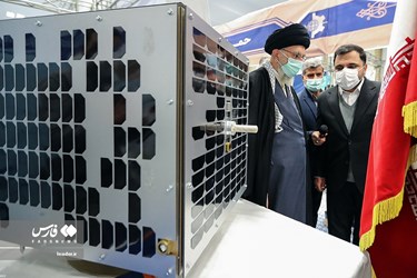 Supreme Leader Visits Exhibition of Domestic Industrial Capabilities