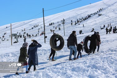 People in Western Iran Taking Advantage of Heavy Snowfall