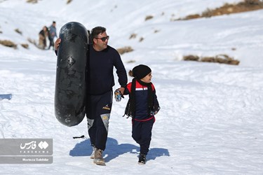 People in Western Iran Taking Advantage of Heavy Snowfall