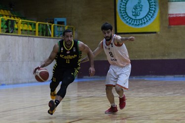 رقابت تیم‌های بسکتبال مس کرمان و کاله در سوپرلیگ