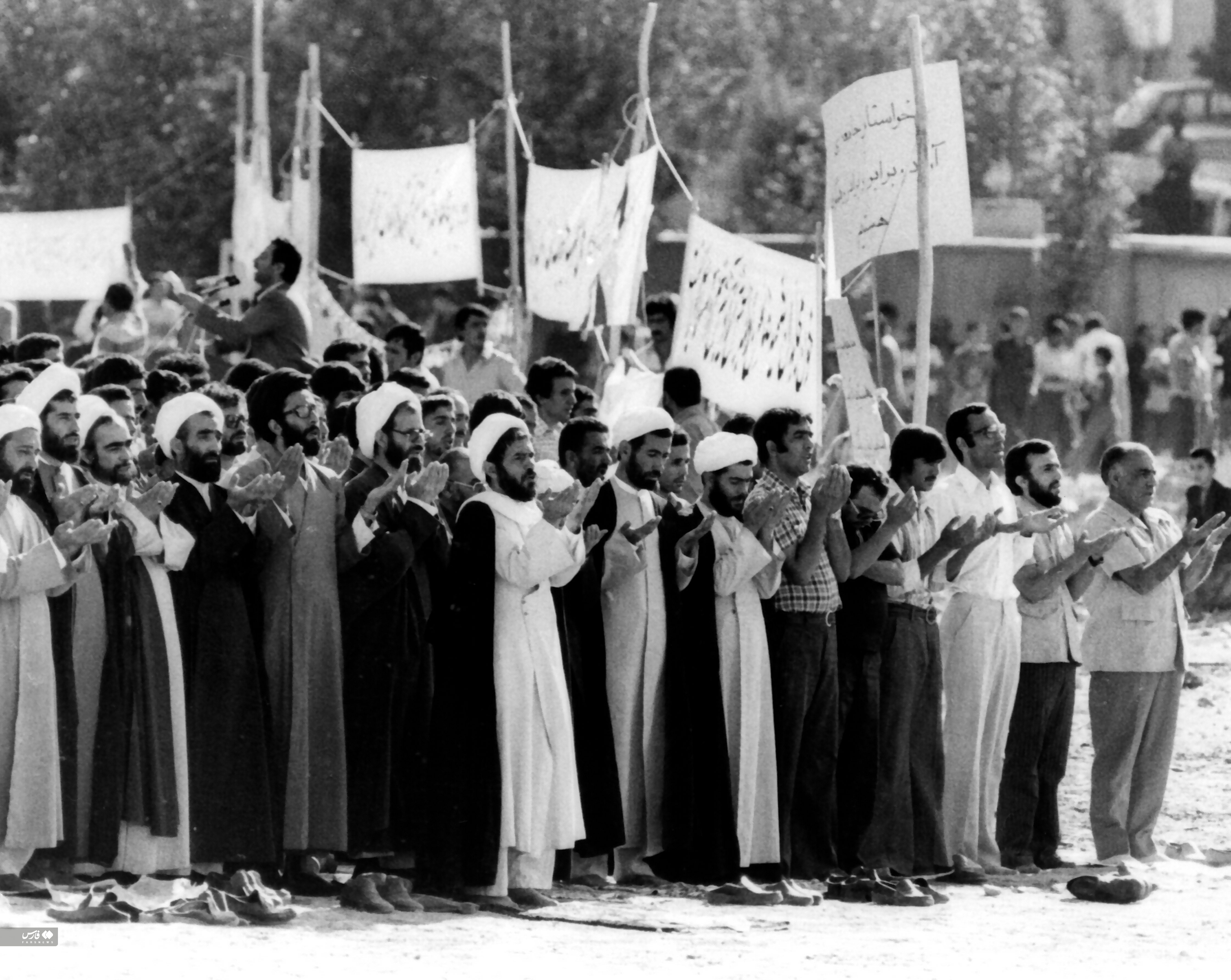 تصاویری منتشر نشده و دیدنی از روزهای انقلاب 57 12