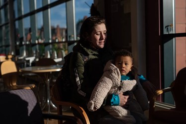 UK Cost-of-Living Crisis Pushes Mothers to Brink