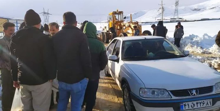 کمک‌رسانی بیش از ۱۰۰ گروه جهادی چهارمحال و بختیاری به مردم گرفتار در برف