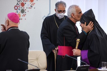 حضور سبوه سرکیسیان  اسقف اعظم ارامنه در نشست پیروان ادیان توحیدی با رئیس جمهور 