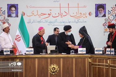 Iran President Meets Followers of Different Religions in Tehran
