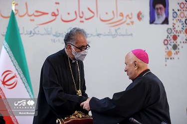 Iran President Meets Followers of Different Religions in Tehran