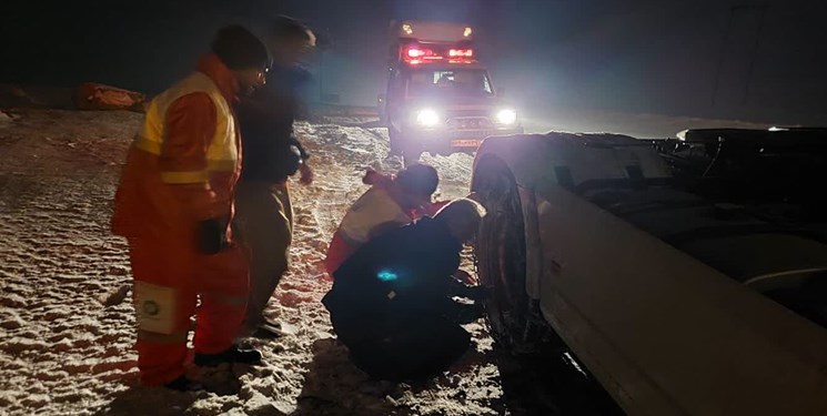 امدادرسانی هلال احمر به ۲۴۰ گرفتار برف و کولاک در زنجان