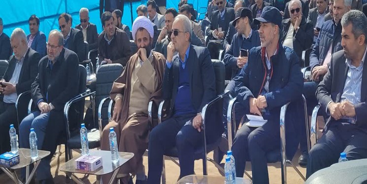 وزیر نیرو: آب صنایع اصفهان از خط انتقال آب خلیج فارس تأمین می‌شود