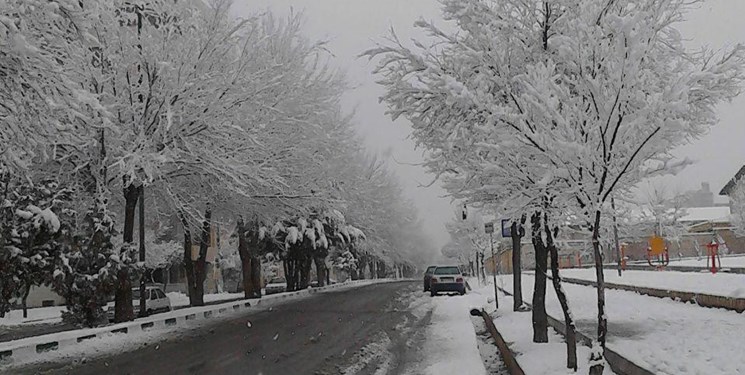 بارش برف و باران در محورهای سه استان / انسداد 15 جاده مسدود کشور