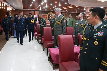 دیدار وابستگان نظامی کشورهای خارجی با امیر خلبان حمید واحدی فرمانده نیروی هوایی ارتش
