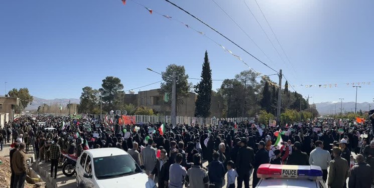 حضور حماسی مردم  کوار در راهپیمایی۲۲  بهمن + فیلم