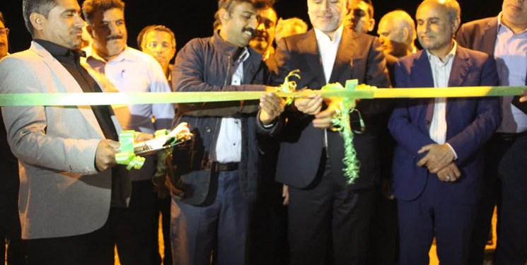 وزیر جهاد کشاورزی یک واحد تولید محصولات گلخانه ای در رودان را افتتاح کرد