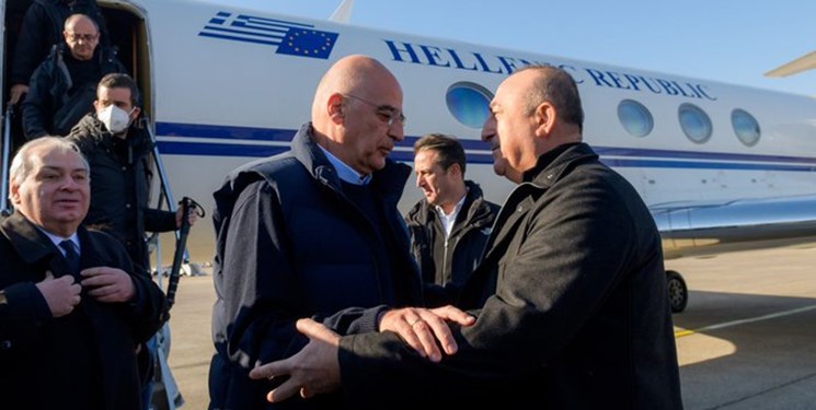 دیپلماسی زلزله؛ بازدید وزیر خارجه یونان از مناطق زلزله‌زده ترکیه
