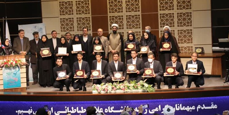 برگزیدگان نخستین جشنواره جایزه ملی سردار شهید سلیمانی تجلیل شدند