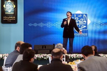 اجرای علیرضا افتخاری  خواننده در گردهمایی خادم المصطفی(ص) 