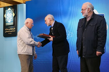 تجلیل از تجلیل از واقفین و خیرین برجسته علم و فناوری در گردهمایی خادم المصطفی(ص)
