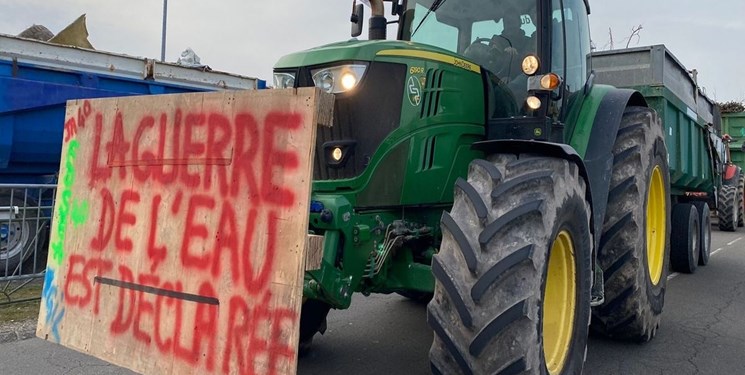 درگیری کشاورزان معترض با پلیس در فرانسه