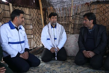 جلسه رئیس دامپزشکی کشور با فرماندار ابرکوه و مدیرکل دامپزشکی استان یزد در سیاه چادر عشایر