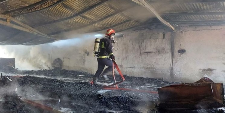 آتش سوزی در کارگاه مبل‌ شهرک صنعتی نصیرآباد اطفا شد