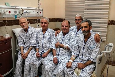 همراه با تعدادی از جانبازان شیمیایی دفاع مقدس در بیمارستان بقیه الله(عج) تهران